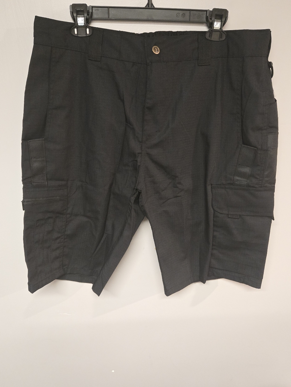 Mens Black Grid Cargo Shorts Size 2XL NWOT Unbranded